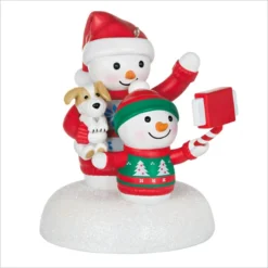 2020 Cozy Christmas Selfie Ornament (Replica Of Plush Snowmen) *Magic
